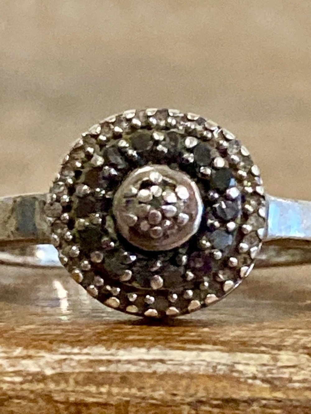 Silver Tone and Black Stone Circle Halo Ring Size 7 Poor Condition Signed JW - Picture 3 of 16